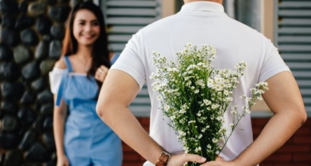 婚恋网哪个靠谱：女生深爱一个男生的表现？
