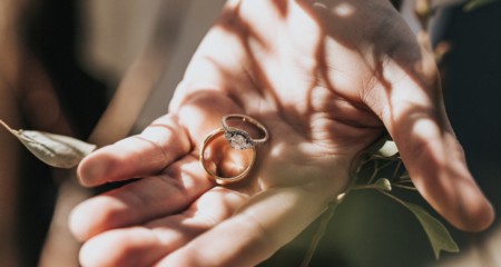 百合网婚恋网站：有年龄差距的爱情到底好不好？